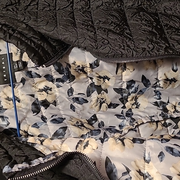 TRIBAL FALL JACKET SIZE L Floral print lining. - Picture 5 of 6
